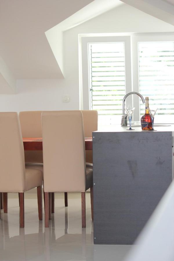 Appartamento Penthouse By The Sea Teodo Esterno foto