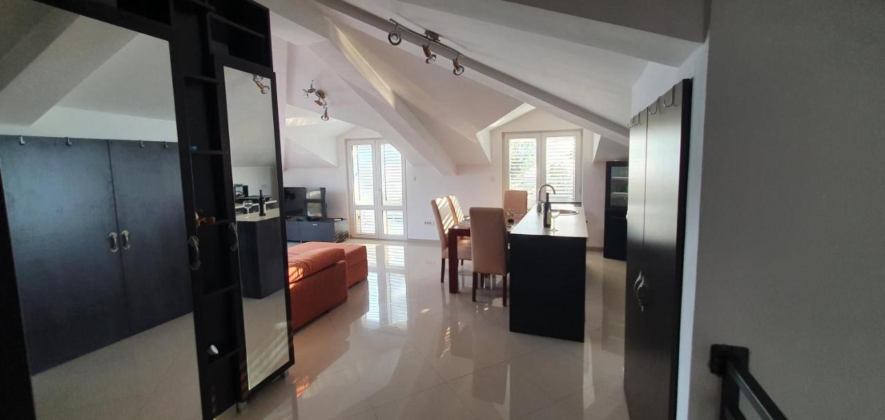 Appartamento Penthouse By The Sea Teodo Esterno foto